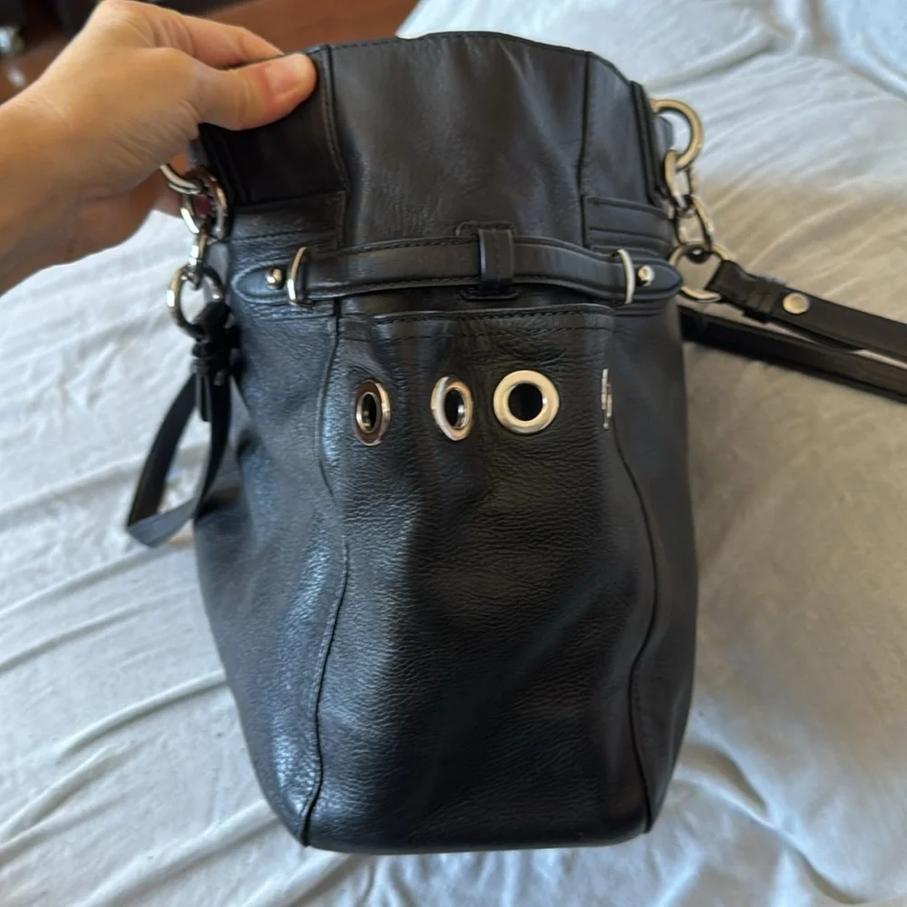COACH Elegant Black Leather Tote Bag - Picture 9 of 17